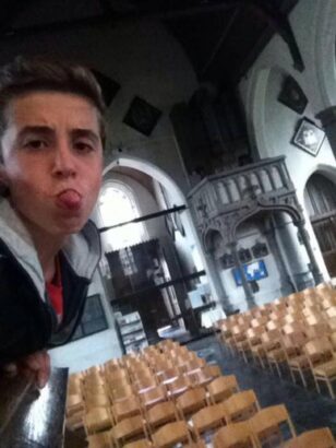 Le selfie même à l'église !