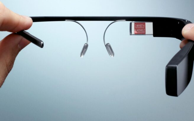 Une nouvelle version des Google Glass sera prochainement mise en vente.