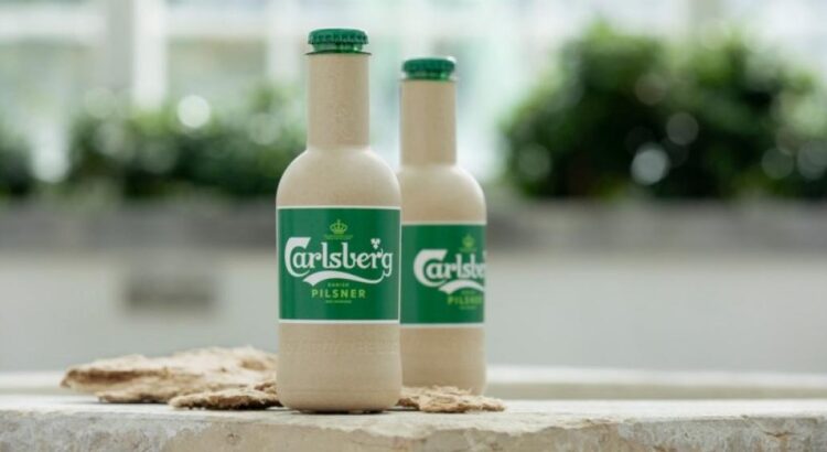 Carlsberg dévoile une bouteille de bière en papier, révolution en vue