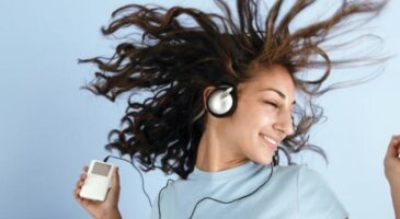 Mobile & Cie : Un jeune Français sur 4 écoute la radio sur un support digital