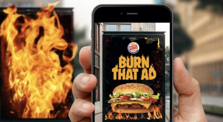 Burger King incite le grand public à brûler les mauvaises publicités
