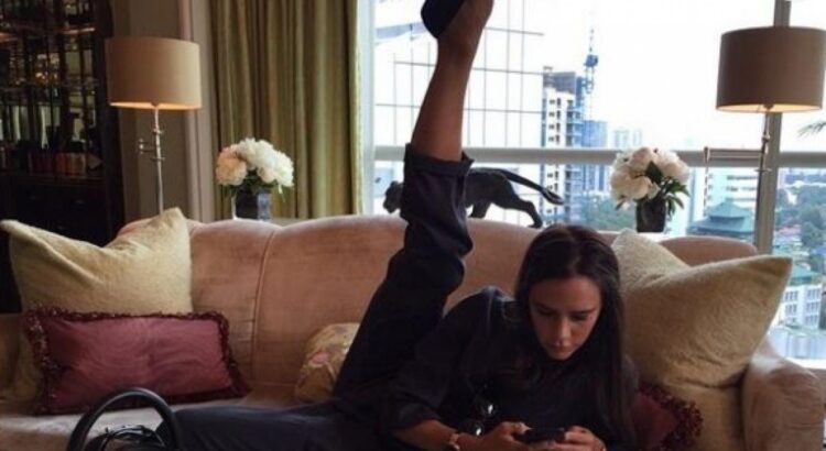 Instagram : Instasplit, la nouvelle pose tendance lancée par Victoria Beckham et qui inspire les jeunes