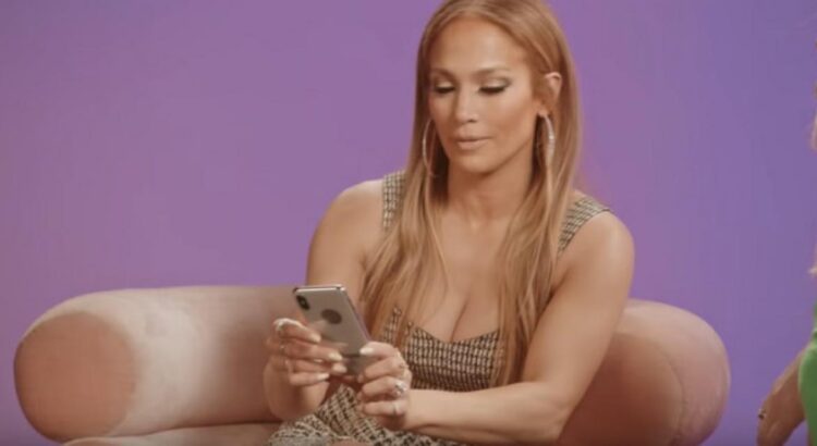 Tinder invite Jennifer Lopez à coacher ses utilisateurs pour mieux matcher
