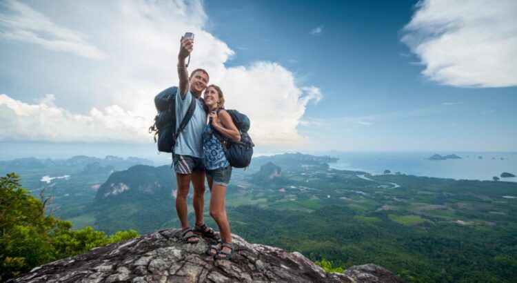 Passer des vacances "Instagrammables", la priorité des jeunes voyageurs ?