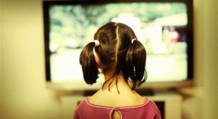 Les jeunes Français regardent-ils encore la télévison (et les pubs à la TV) ?