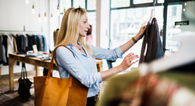 Les femmes Millennials, cible privilégiée pour le marché du luxe de seconde main ?