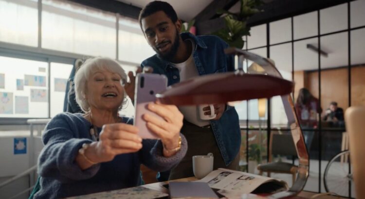 Le Crédit Agricole encourage la solidarité et les comportements responsables dans un spot engagé
