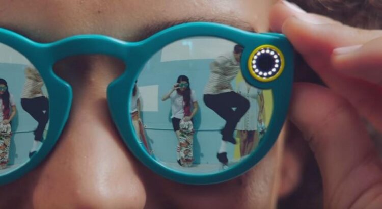 Snapchat lance ses lunettes connectées, baptisées Spectacles.