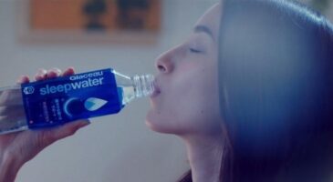 Coca-Cola lance son eau de sommeil pour détendre les jeunes insomniaques