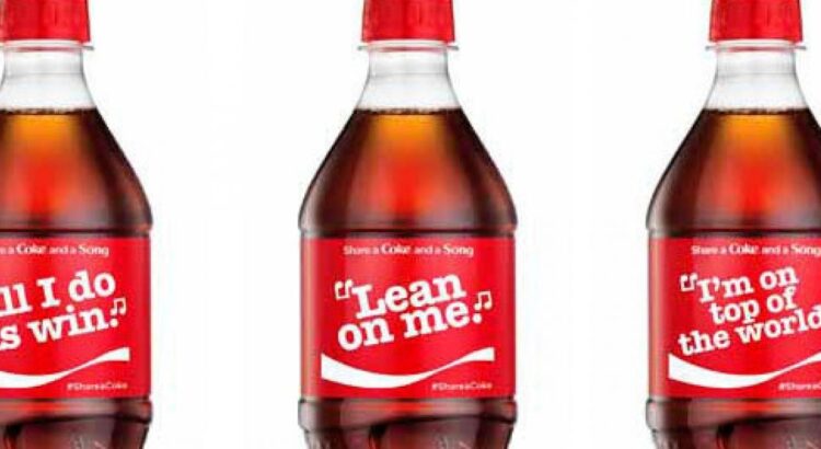 Coca-Cola remplace les prénoms par des paroles de chanson sur ses bouteilles, nouveau phénomène en vue ?