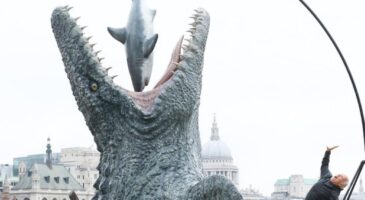 Jurassic World : Un dinosaure géant s'invite dans le quotidien pour promouvoir la sortie du film en DVD