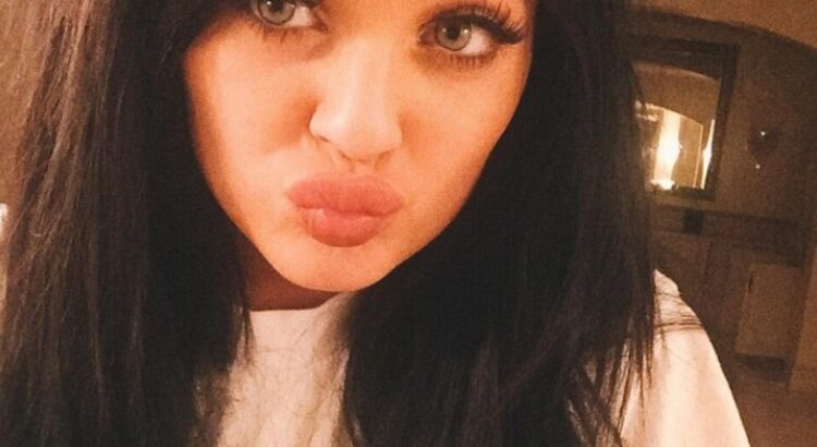 Kylie Jenner fascine les jeunes sur les réseaux sociaux.