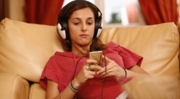Le streaming musical a explosé en 2014 vs vente et téléchargement en chute, les jeunes donnent le ton