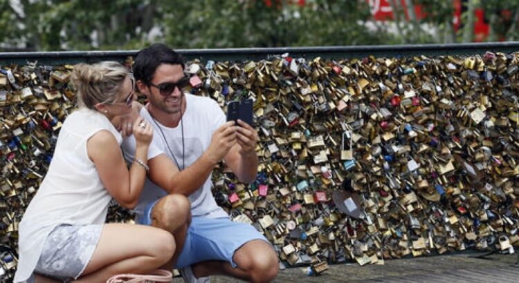 Le selfie est le nouveau cadenas !