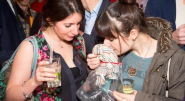 Pheromone party : Instantanéité, expérience inédite et odeurs à tout va pour le nouveau genre de speed dating de la génération Y