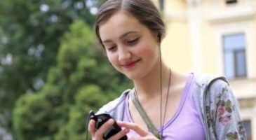 Mobile : Plus de 7 jeunes sur 10 écoutent de la musique sur leur mobile