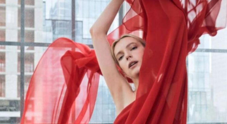 Netflix lance sa première collection de mode de luxe avec Halston