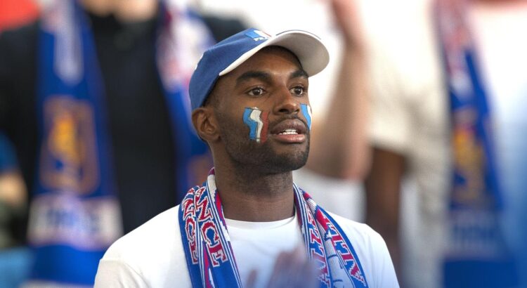 Le jeune supporter de la Coupe du Monde est ultra actif sur tous les écrans.