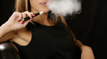 La cigarette électronique ringardise le tabac chez les jeunes, de moins en moins fumeurs traditionnels