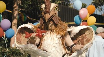 Burger King : The Subservient chicken réssucsité pour une campagne multisupport, au cœur d’un storytelling très travaillé