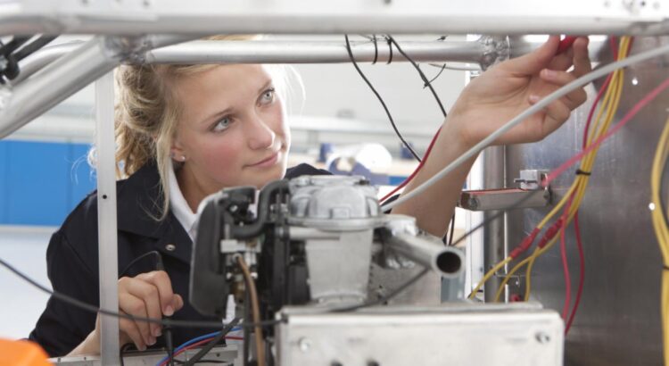 Moins d'un jeune sur deux (42%) se dit intéressé par travailler dans l'industrie.