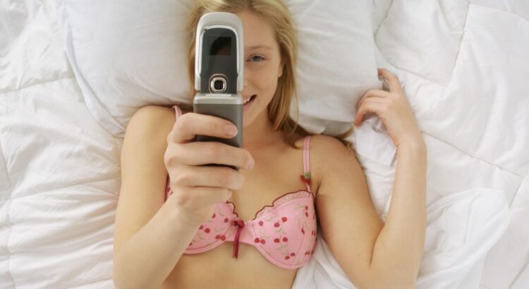 Le selfie après l'amour se propage sur les réseaux sociaux anglo-saxons.