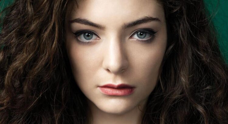Lorde est la nouvelle recrue de MAC Cosmetics.
