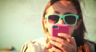 Médias : Les jeunes consultent deux fois plus l’actualité sur mobile que leurs aînés