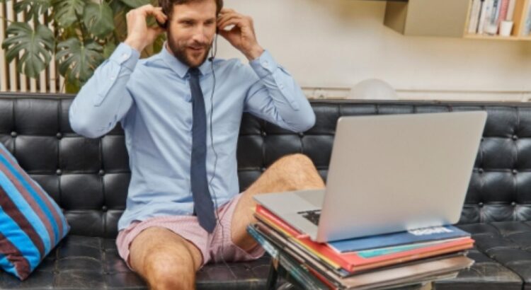 Celio s’invite sur LinkedIn et incite les Français à être #semiprésentables en télétravail