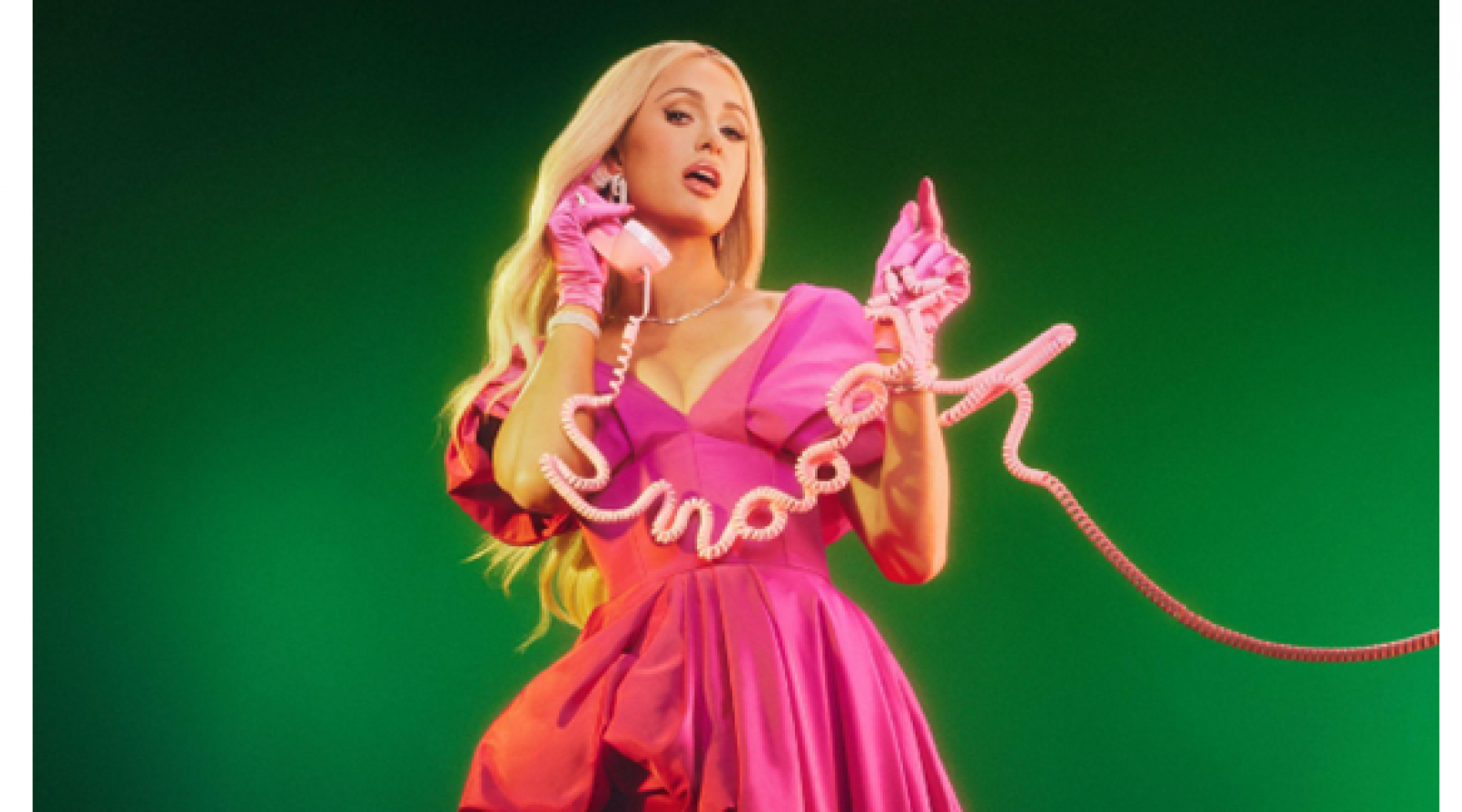 Klarna mise sur Paris Hilton et la nostalgie pour sa campagne mondiale